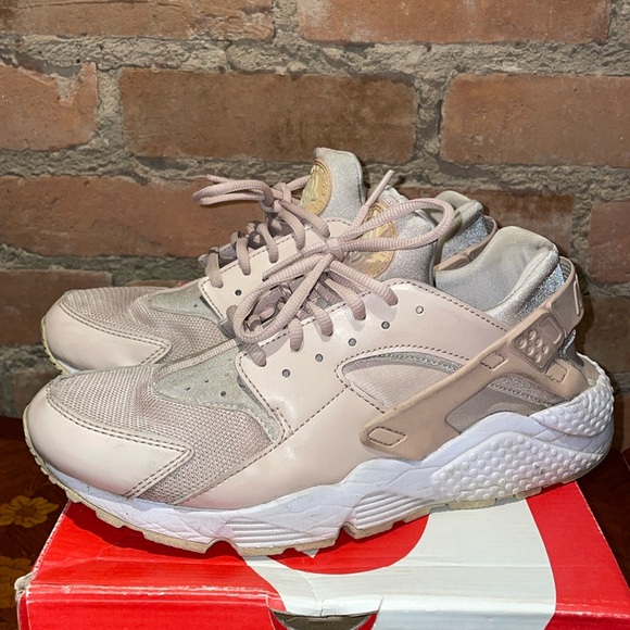 Nike Shoes - Women’s Pink Nike Huarache Run Shoes